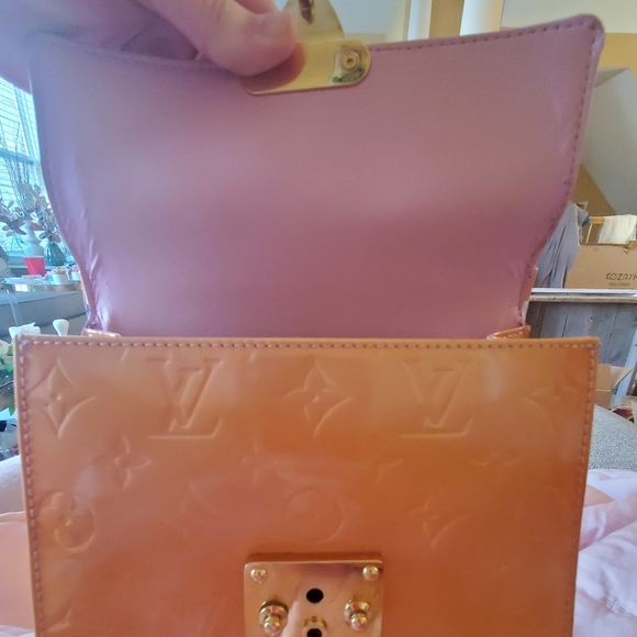 Louis Vuitton Spring Street - Picture 4 of 10